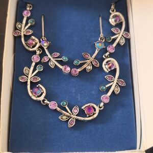 AVON SPARKLING COLORS VINE  NECKLACE & EARRING GIFTSET